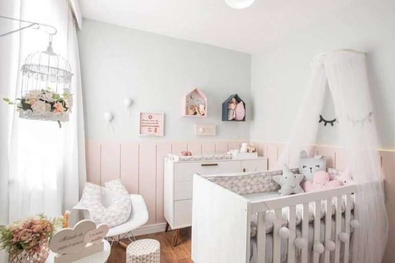 52. Cores para quarto de bebê feminino com decoração romântica – Foto: Andrea Fonseca