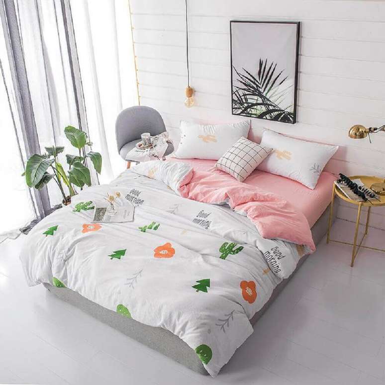 56. Decoração minimalista para quarto feminino todo branco com pendente minimalista ao lado da cama – Foto: Aliexpress