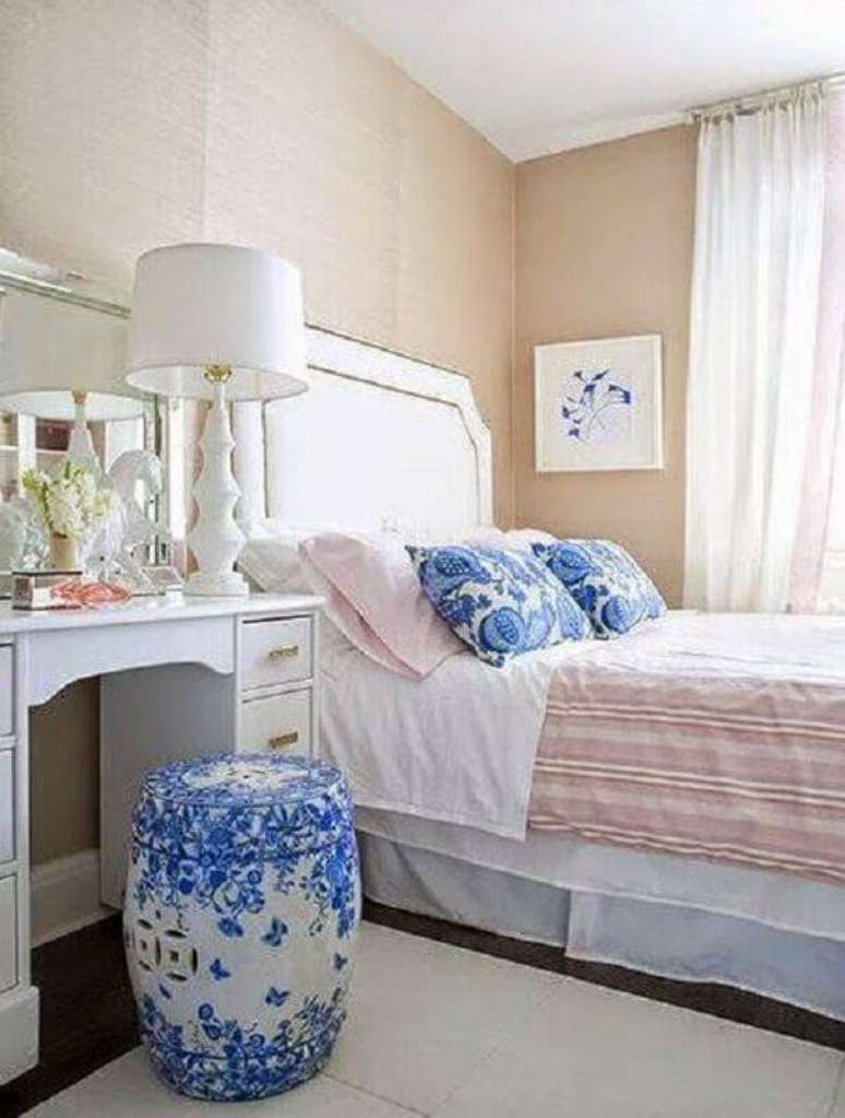 64. O azul e o rosa podem ser cores para quarto feminino utilizadas no mesmo ambiente dando um ar delicado e moderno &agrave; decora&ccedil;&atilde;o &ndash; Foto: Pinterest