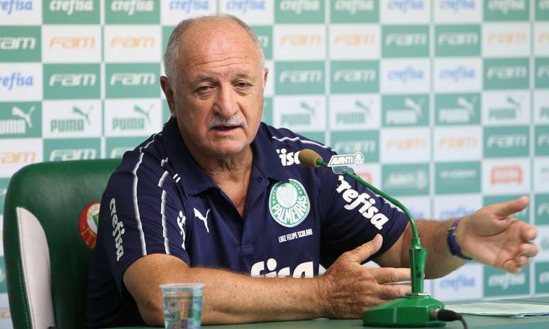 Felipão em entrevista coletiva após treinamento na Academia de Futebol do Palmeiras