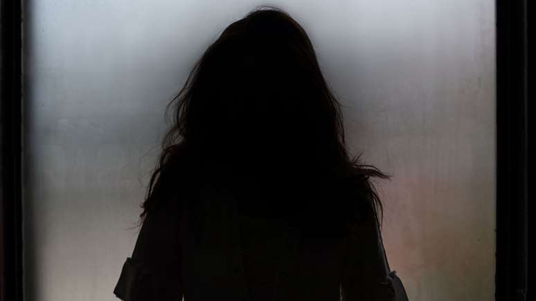 Fernanda* conseguiu escapar e voltar ao Brasil, mas n&atilde;o conseguiu voltar &agrave; vida que tinha antes