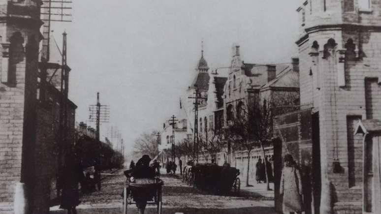 Fotografia antiga de Pequim mostra um bairro que concentrava diplomatas estrangeiros