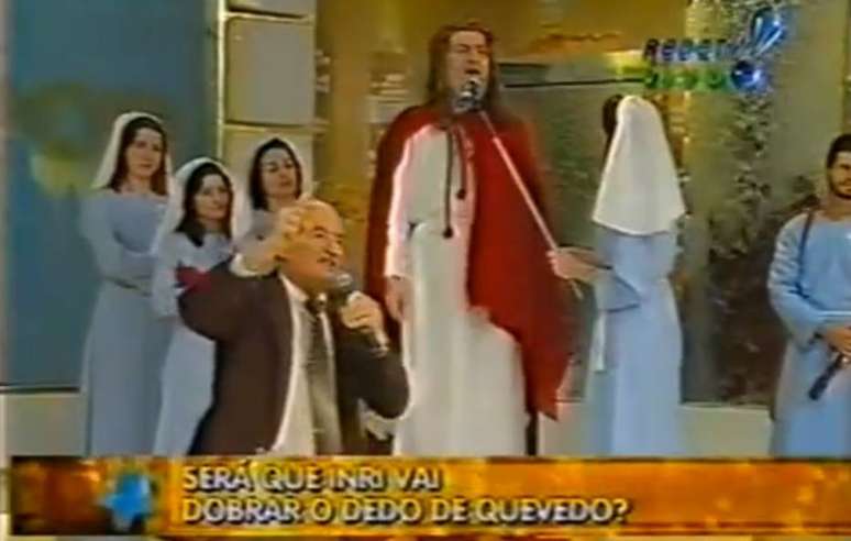 Padre Quevedo e Inri Cristo durante debate no 'Superpop' em 2004.