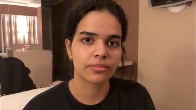 Rahaf Mohammed al-Qunun em hotel de Bangcoc 07/01/2019 TWITTER/ @rahaf84427714/via REUTERS