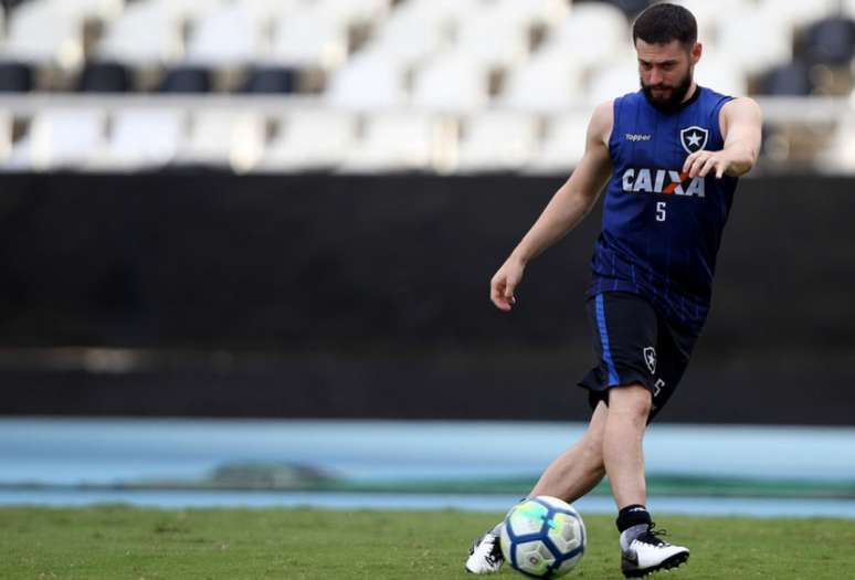 João Paulo soma 70 jogos ao longo de duas temporadas pelo Botafogo (Foto: Vítor Silva/SSPress/Botafogo)