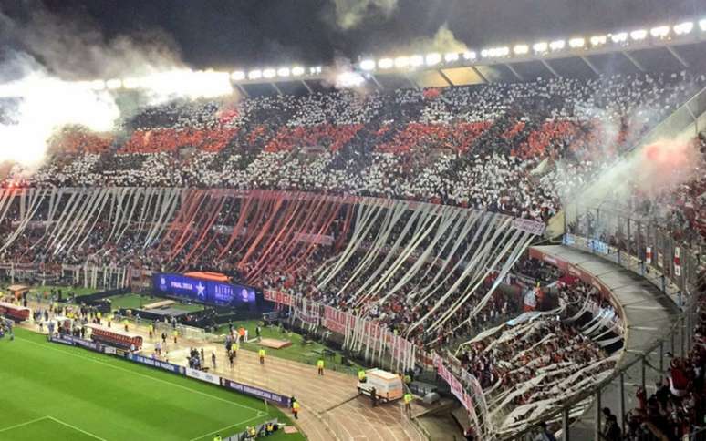 Bandeirões serão vetados e podem afetar festa de torcidas nos estádios (Foto: Divulgação)
