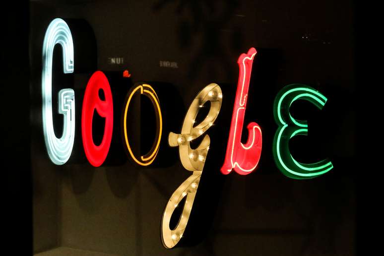 Símbolo do Google visto no edifício-sede da empresa, em Nova York. 17/12/2018. REUTERS/Jeenah Moon 