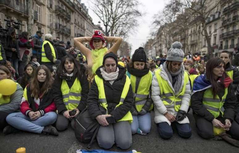 Protesto dos "coletes amarelos" em Paris, na França, em 6 de janeiro