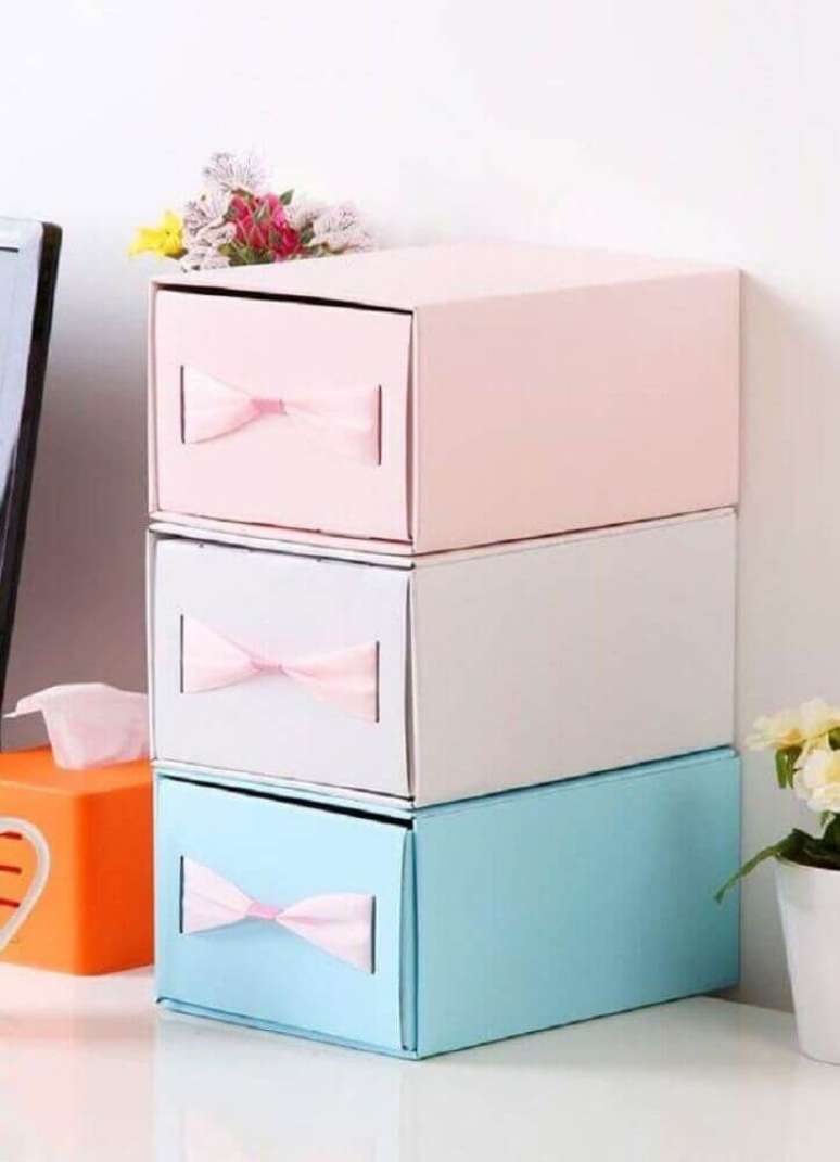 9. A caixa organizadora de papelão é uma das mais baratas e fáceis de fazer – Foto: Pinterest