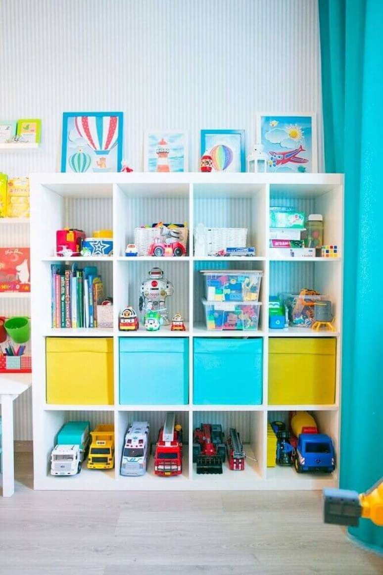 48. Invista em caixas organizadoras bem coloridas para decorar o quarto infantil – Foto: Yandex