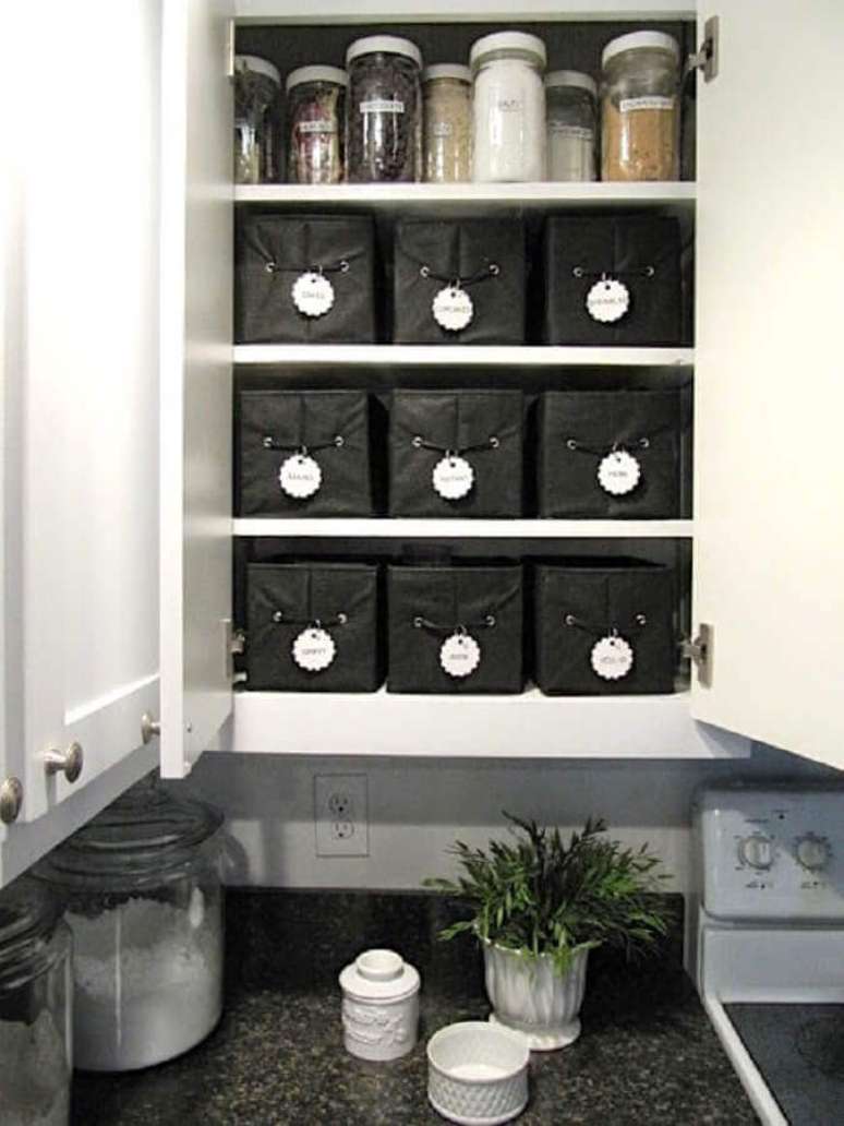 57. A cozinha também precisa de caixas organizadoras para manter todos os utensílios sempre em ordem – Foto: Sew Many Ways