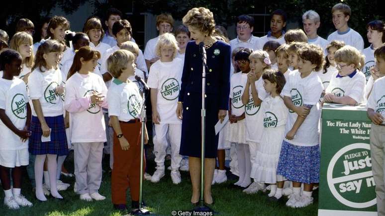 A então primeira dama Nancy Reagan liderou a campanha 'Just Say No', parte da guerra contra as drogas do governo Reagan