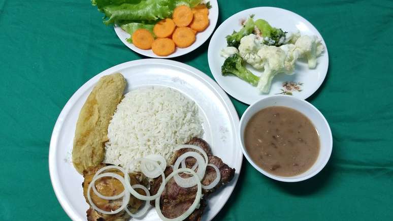 Os PFs brasileiros são grandes, calóricos e com pouca qualidade nutricional, diz pesquisadora da USP de Ribeirão Preto