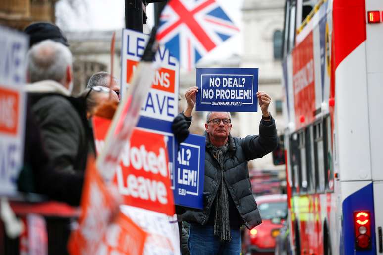 Manifestantes pró-Brexit protestam perto do Parlamento, em Londres
09/01/2019
REUTERS/Henry Nicholls