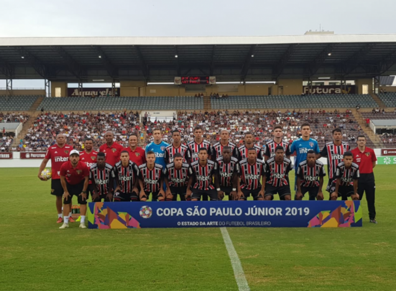 Equipe do São Paulo não tomou conhecimento do Rio Claro e conseguiu uma vitória tranquila em seu primeiro mata-mata da Copinha (Reprodução/Twitter)