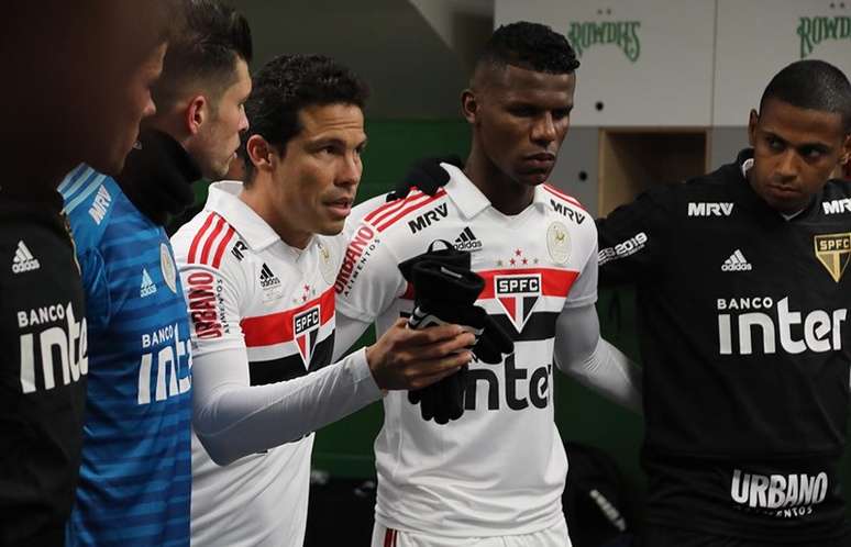 Hernanes está na Flórida com o restante da equipe do São Paulo