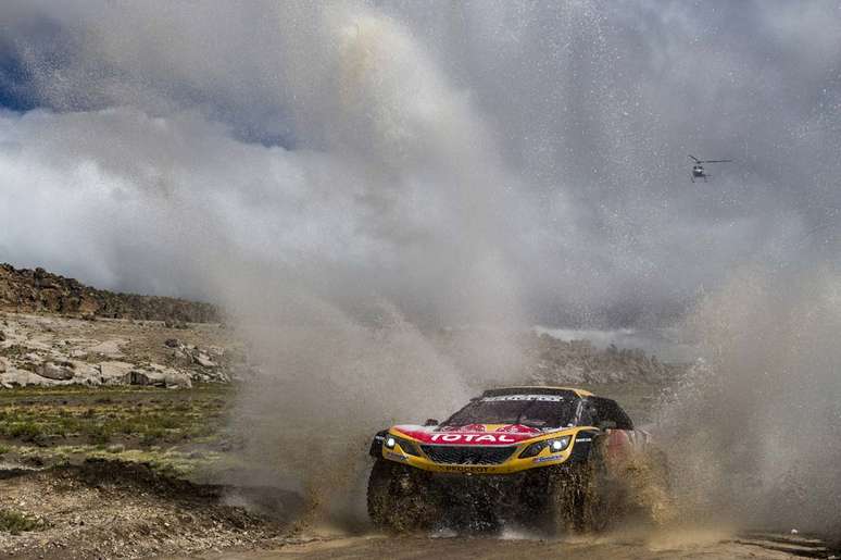 Peterhansel lidera terceira etapa do Dakar