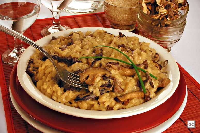 Risoto de carne com cogumelo