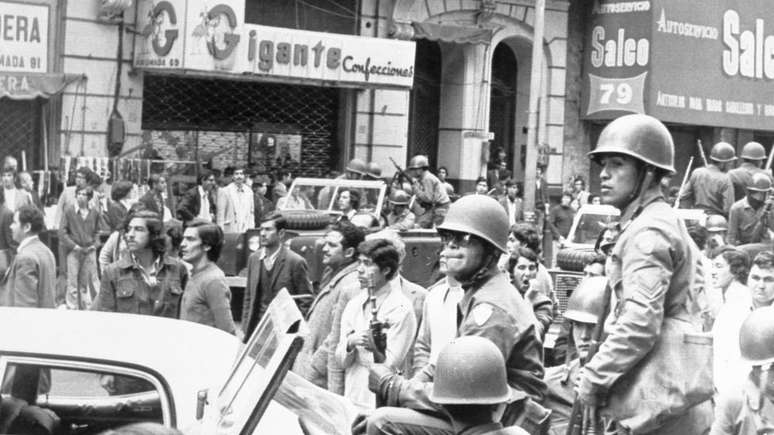 Chile vivia forte turbulência socioeconômica quando golpe militar foi decretado