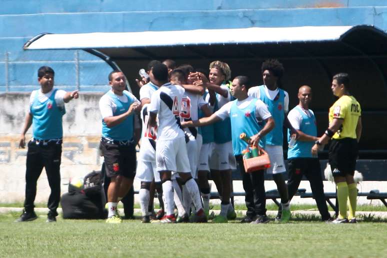 Jogadores do Vasco comemoram gol na Copinha