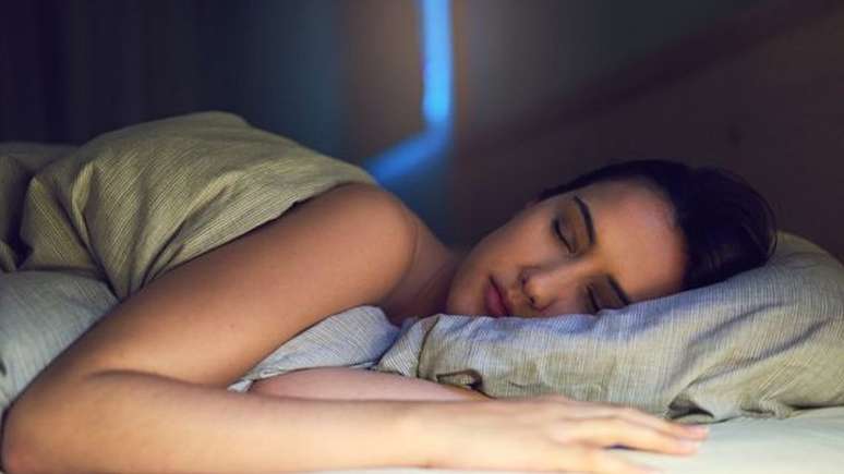 Especialistas dizem que dormir mais de 8 horas de sono por noite também pode ser prejudicial