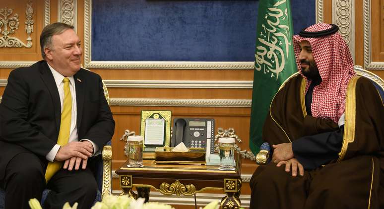 Secretário de Estado dos EUA, Mike Pompeo, e príncipe herdeiro da Arábia Saudita, Mohammed bin Salman, em Riad 14/01/2019 Andrew Caballero-Reynolds/Pool via REUTERS