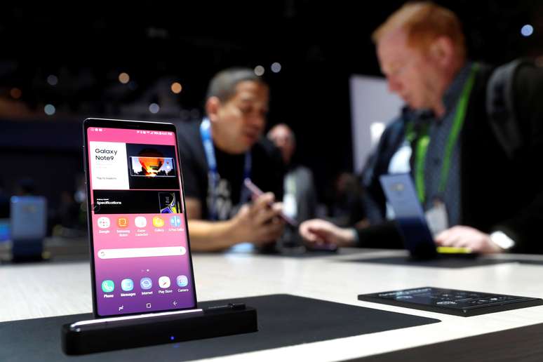 Um smartphone Galaxy Note9  é exibido durante a feira CES in Las Vegas, Nevada. 9/1/2019. REUTERS/Steve Marcus 