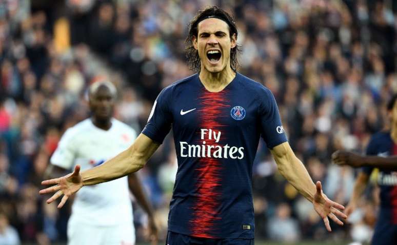 Cavani pensa em se aposentar após fim de contrato com o PSG (Foto: FRANCK FIFE / AFP)