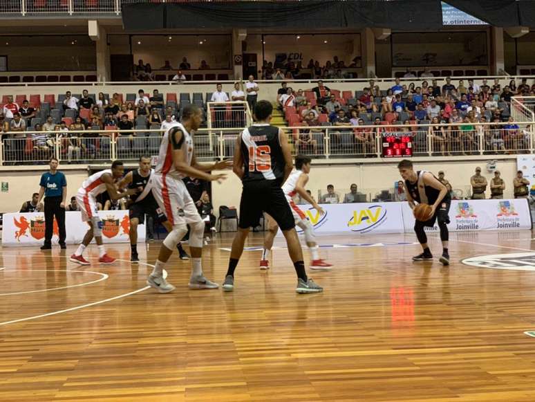 JOINVILLE 81x92 VASCO (Foto: Divulgação)