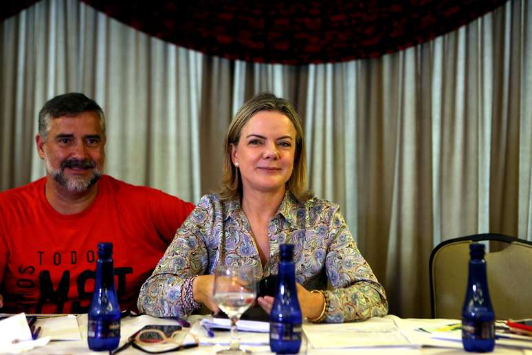 A senadora, Gleisi Hoffmann, durante encontro de lideranças do Partido dos Trabalhadores (PT), na sede do Diretório Nacional, em Brasília (DF)