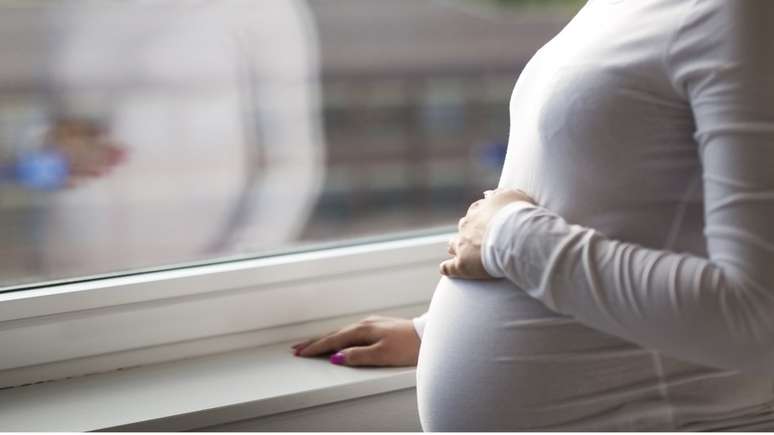 Poluição aumenta o risco de aborto mesmo com exposição no curto prazo, afirma estudo