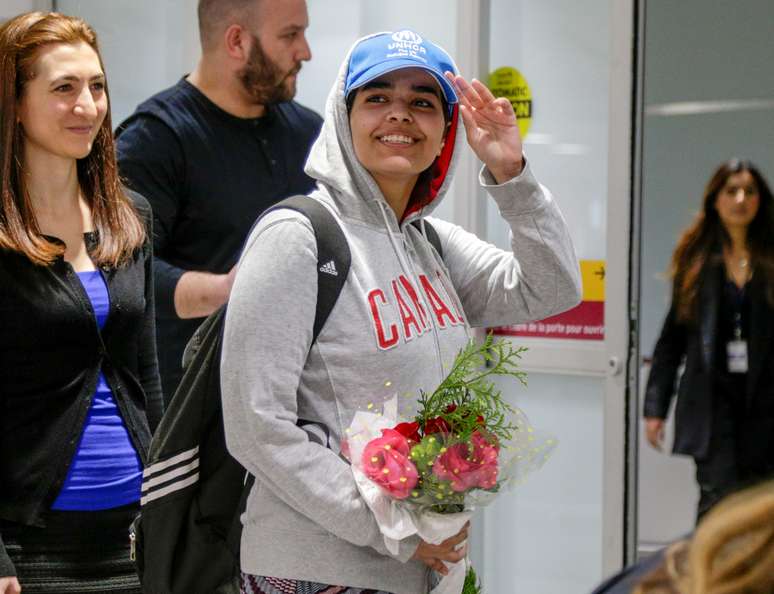 Rahaf Mohammed al-Qunun chega ao Aeroporto Internacional Toronto Pearson em Toronto, Ontário, Canadá 12/01/2019.  REUTERS/Carlos Osorio