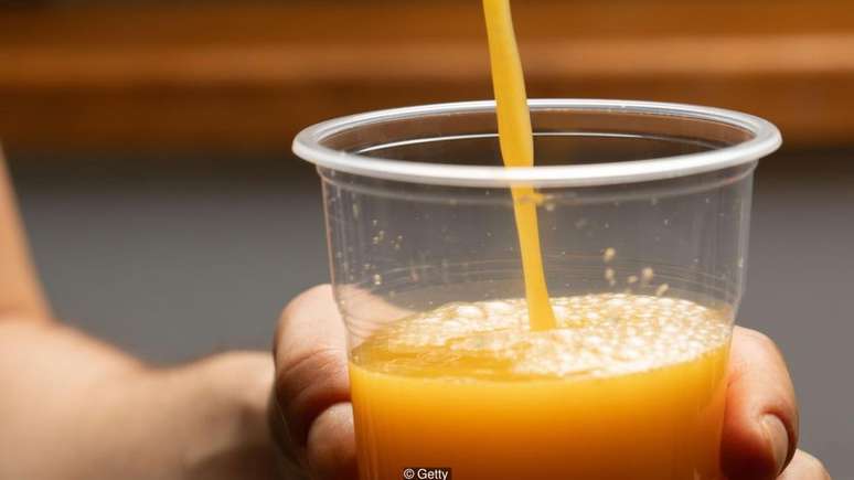 É pouco provável que o suco de laranja faça a diferença na prevenção ou alívio dos sintomas de resfriado