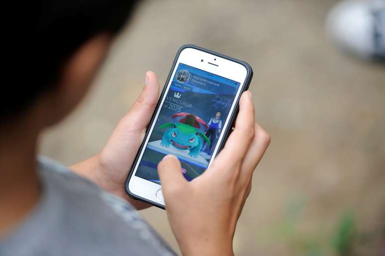 Criança joga Pokemon Go em celular
03/09/2016
REUTERS/Mark Kauzlarich 