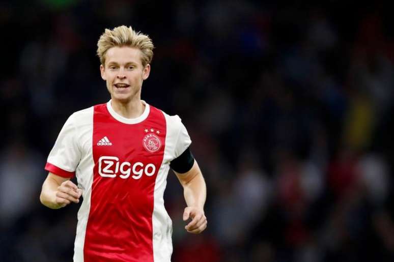 De Jong tem 27 jogos na temporada e três gols anotados (Foto: AFP)