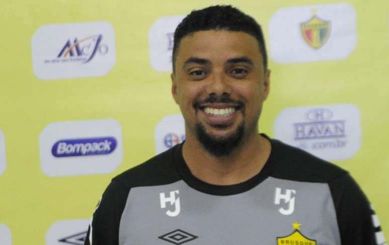 Goleiro Zé Carlos está em sua segunda passagem pelo Brusque(Foto: Divulgação)