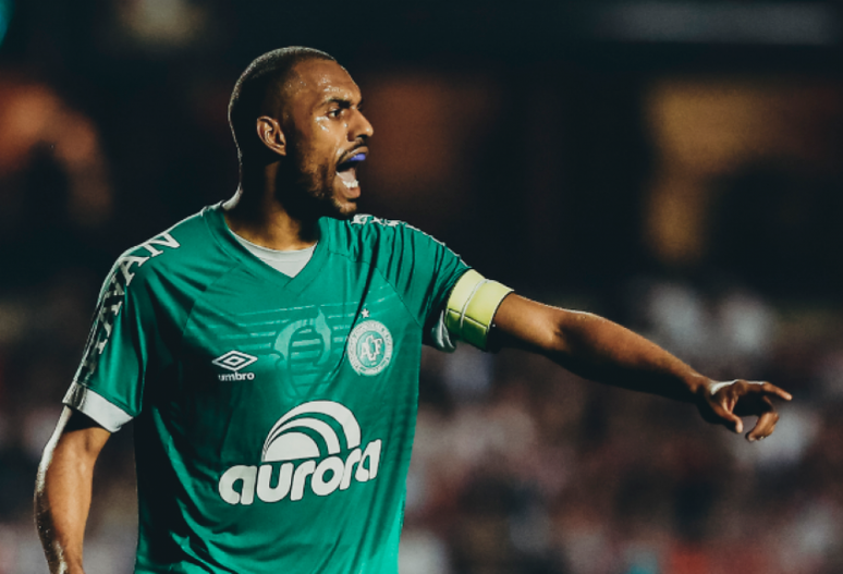 Zagueiro Douglas já tem 58 jogos pela Chapecoense (Foto: Divulgação)