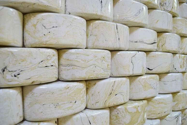 12. Alguns modelos de placas de revestimento 3D podem se tornar o grande destaque na decora&ccedil;&atilde;o do ambiente &ndash; Foto: Admirato