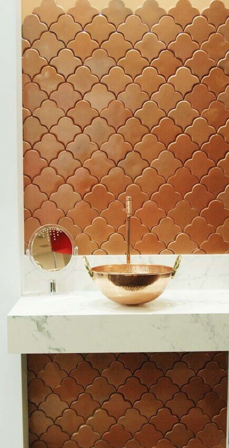 7. O revestimento 3D para banheiro precisa ser feito em materiais resistentes a umidade – Foto: Admirato