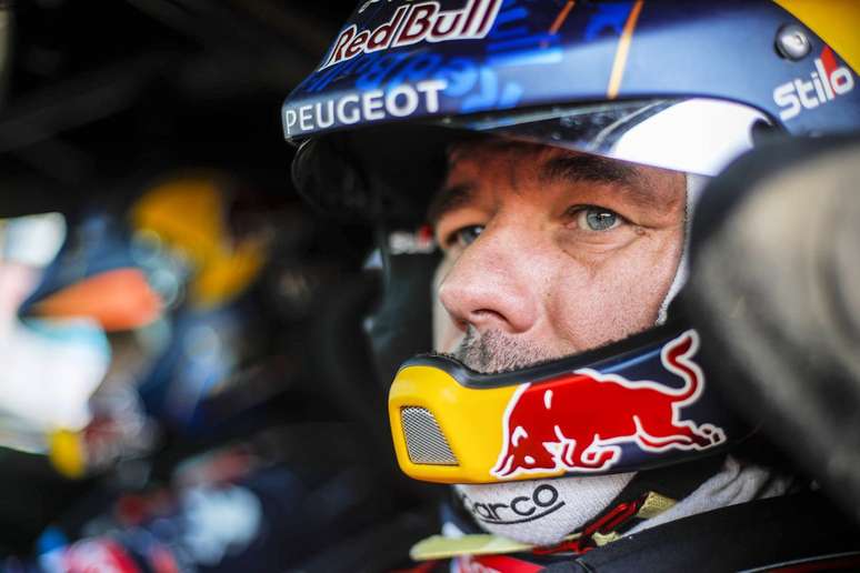 Loeb vence a oitava etapa do Dakar, mas Al-Attiyah amplia a liderança