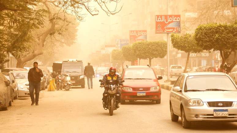 Os motoristas reclamaram da pouca visibilidade nas ruas da cidade