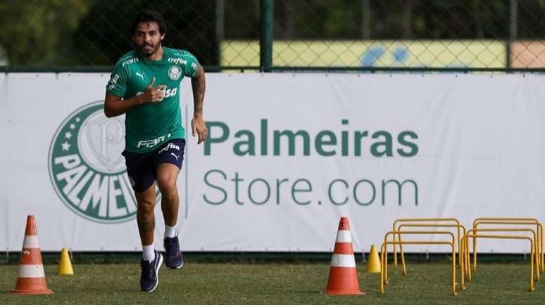 Goulart precisa se recuperar de lesão antes de estrear pelo clube