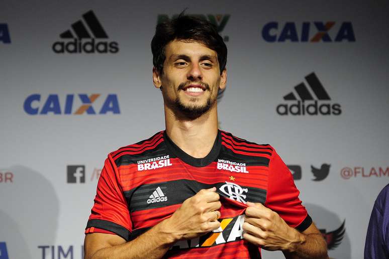 Rodrigo Caio tentará retomar a carreira no Flamengo