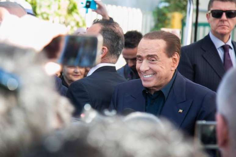 Berlusconi anuncia candidatura a eleições europeias