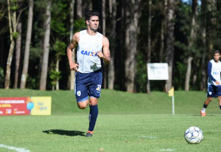 Em 2018, Leandro Almeida disputou a Série B pelo Londrina (Foto: Gustavo Oliveira / Divulgação / Londrina)