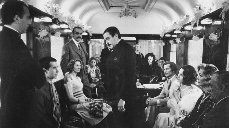Hercule Poirot (Albert Finney) em 'Assassinato no Expresso do Oriente' - detetive belga 'chama a atenção para os estereótipos ingleses'