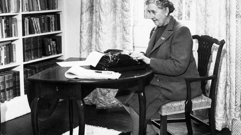 Agatha Christie é a romancista mais traduzida e que mais vendeu livros na história