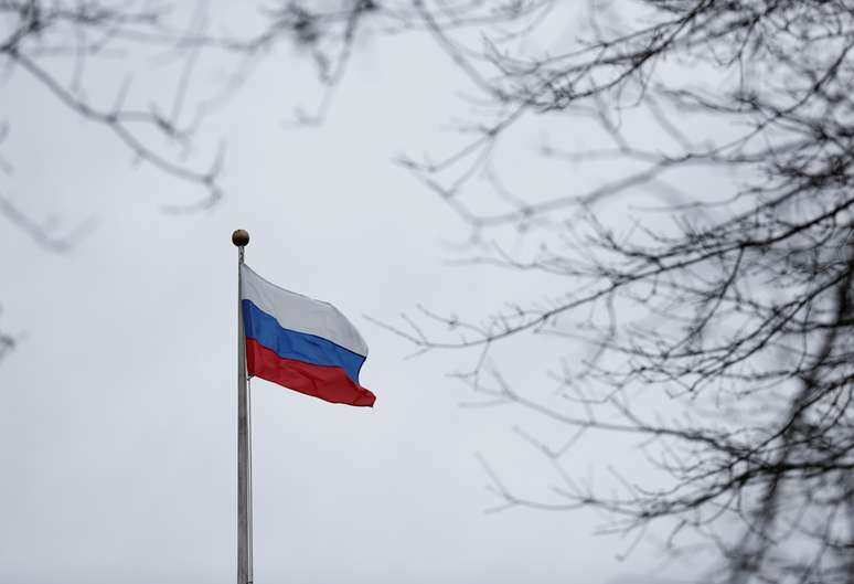 Bandeira da Rússia no Consulado Geral do país em Seattle
26/03/2018 REUTERS/Lindsey Wasson 