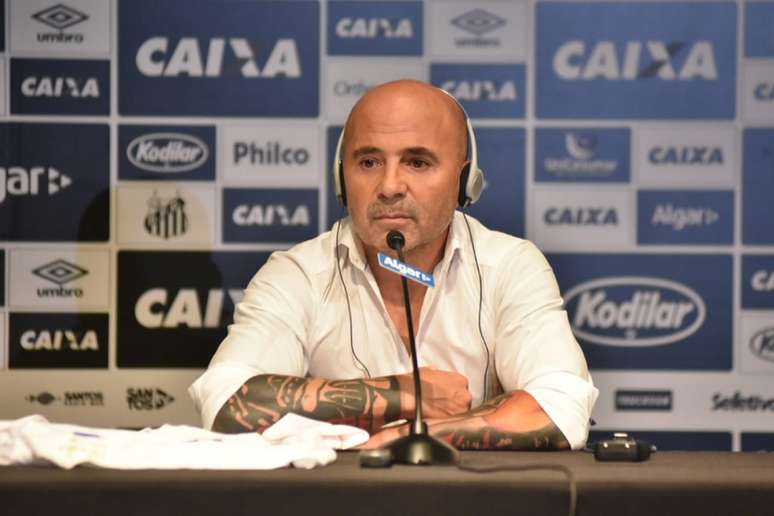 Jorge Sampaoli disse não ter sido notificado da má situação financeira do clube (Foto: Ivan Storti/Santos)