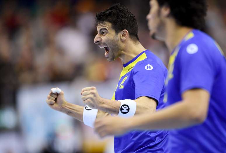 Felipe Borges comemora em Brasil x Coreia no Mundial de Handebol